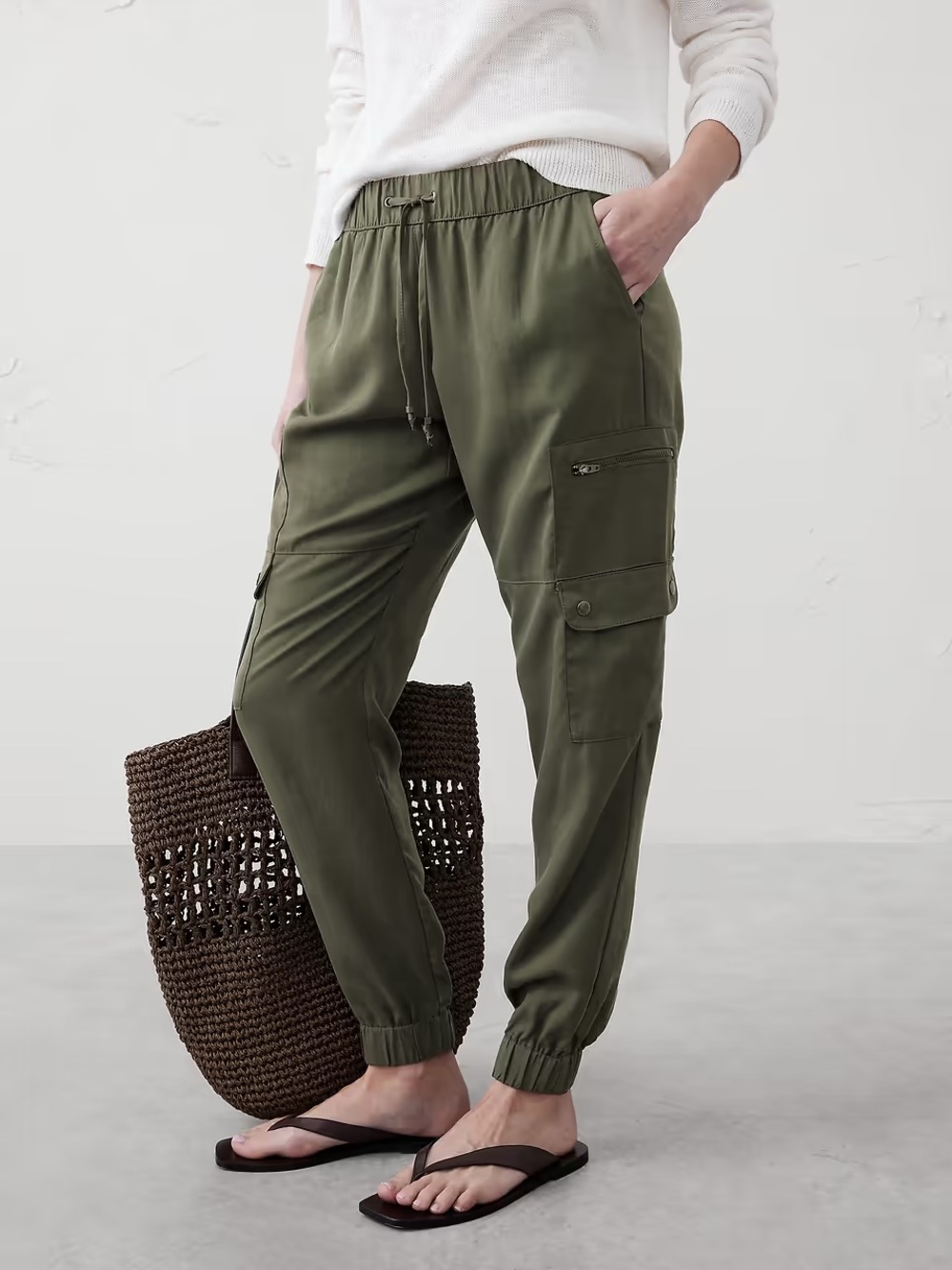 Banana Republic Petite M Olive Lyocell Cargo Jogger Pants